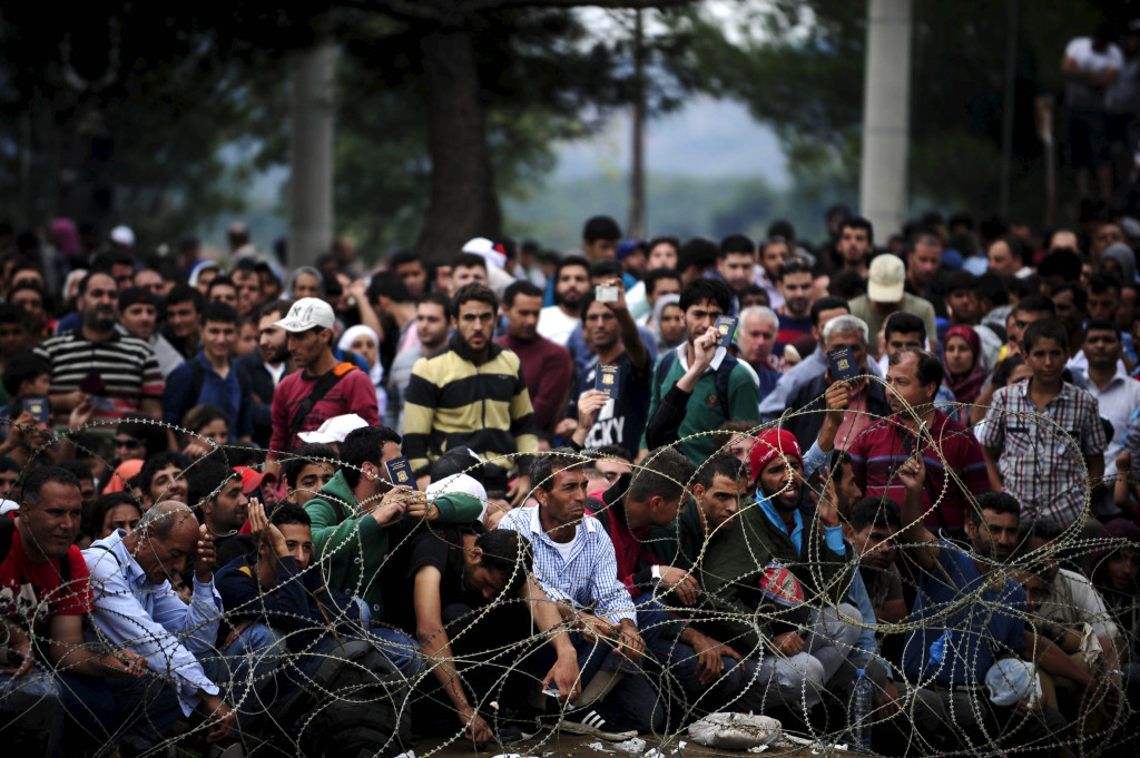Migrants wait at Greece's border with Macedonia, hoping to enter Gevgelija, Macedonia
