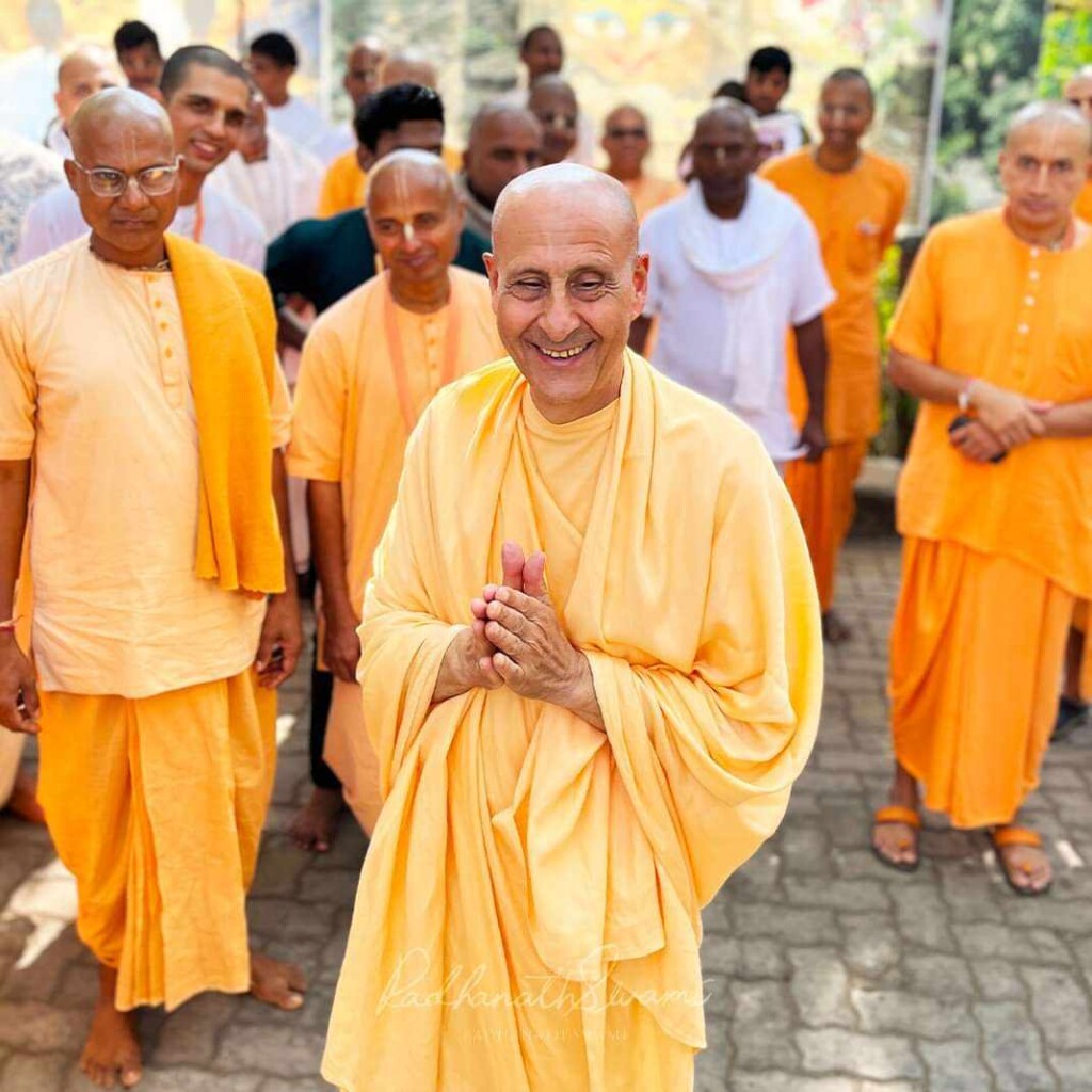 Radhanath-Swami-with-devotees